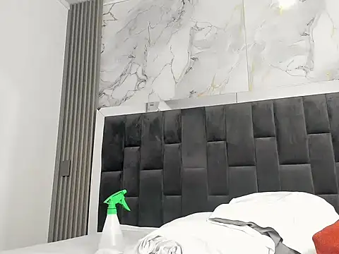 צ'אט XXX בשידור חי של Adrian_Rouse