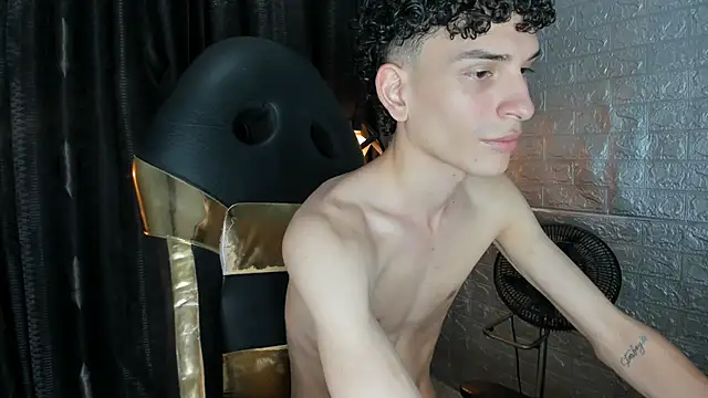 צ'אט XXX בשידור חי של DAMIAN_22