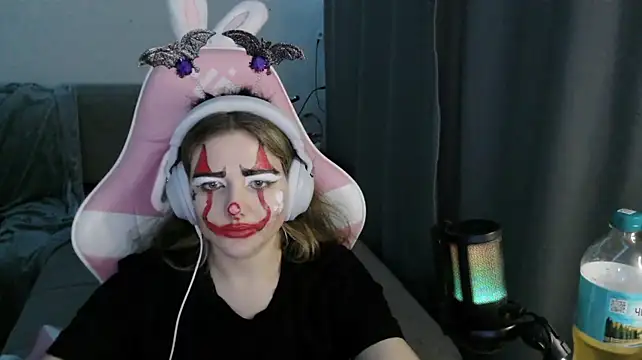 XXX chat uživo modela HelenMo0n