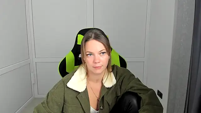 TessaSpring élő XXX-chatje
