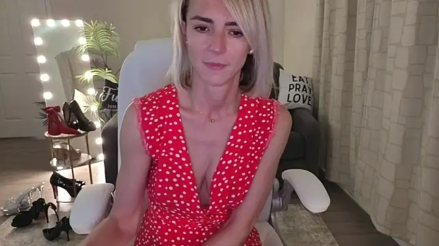 YourMarthaMayer's Live XXX Chat