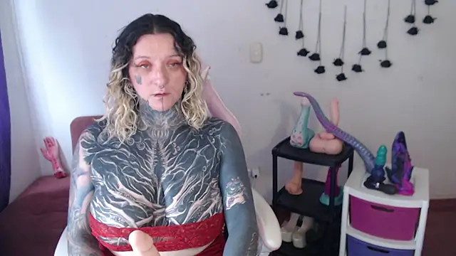 SLOPPYTITSS Adlı Modelin Canlı XXX Sohbeti