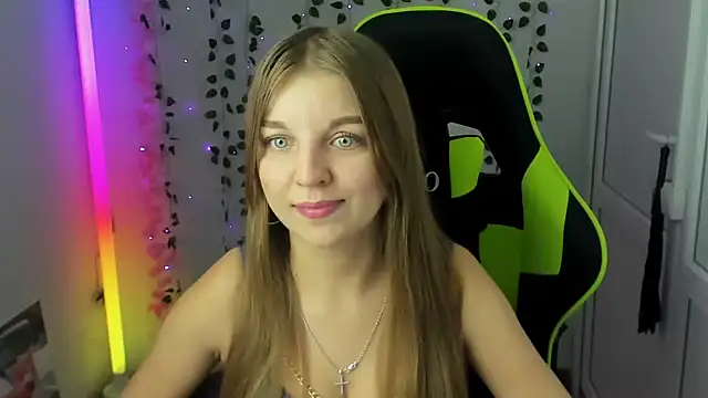 LuckyKinsleyn Live XXX chat