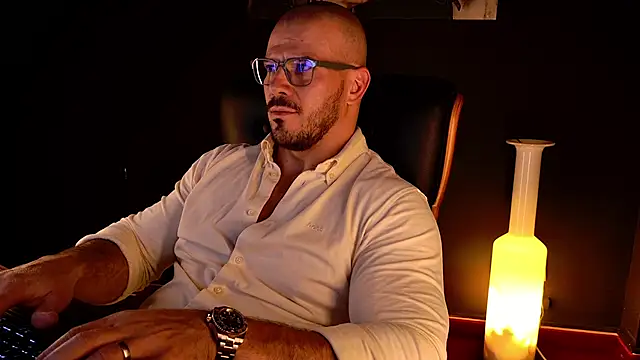 دردشة AngeloEric الجنسية المباشرة