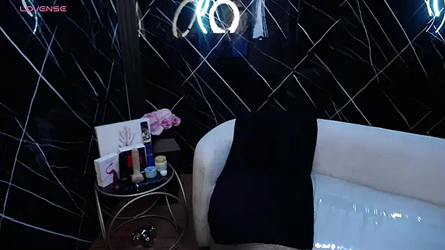 Miistik_ live XXX chat