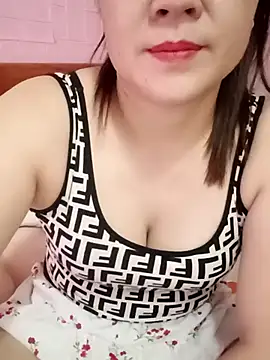 Romilk-12's Live XXX Chat