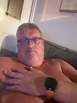 Daddystrokes4u's Live XXX Chat