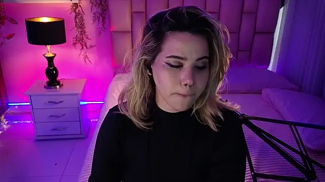 albaismynameX 라이브 XXX 채팅