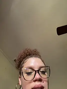 XXX chat uživo modela QueenNuttCollector