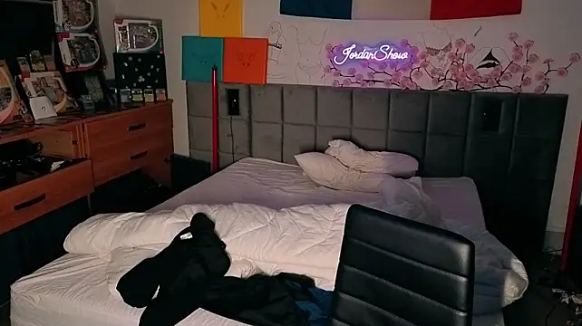 JordanShow live XXX chat