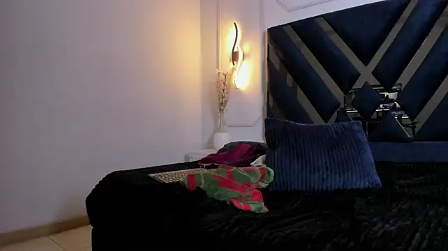 Czat XXX na żywo – Emma_Montclair_