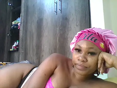 Онлайн чат XXX Juicyy_afriq