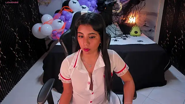 Ivy_16's Live XXX Chat