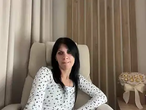 InjaAtHome Adlı Modelin Canlı XXX Sohbeti