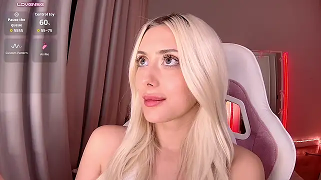 LoryWood Adlı Modelin Canlı XXX Sohbeti