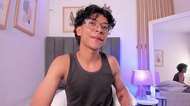 Adams__Bobby élő XXX-chatje