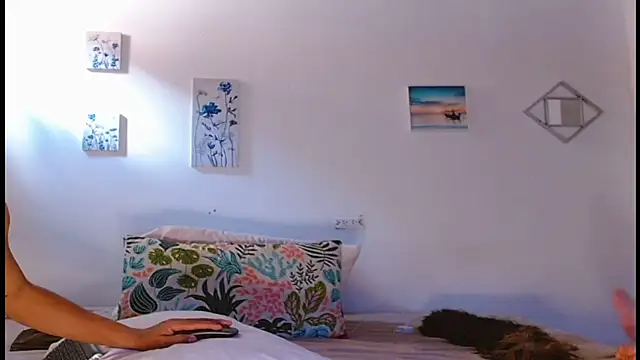 Danielkrdenass webcam show