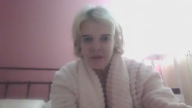 Huskie_Mia_UK Chat XXX in diretta