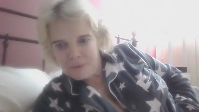Huskie_Mia_UK's Live XXX Chat