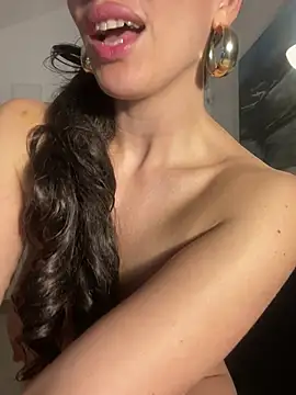 צ'אט XXX בשידור חי של JolieBee