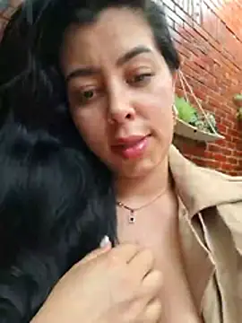 צ'אט XXX בשידור חי של Luianna