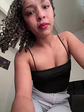 Yasmin777_ Chat XXX in diretta