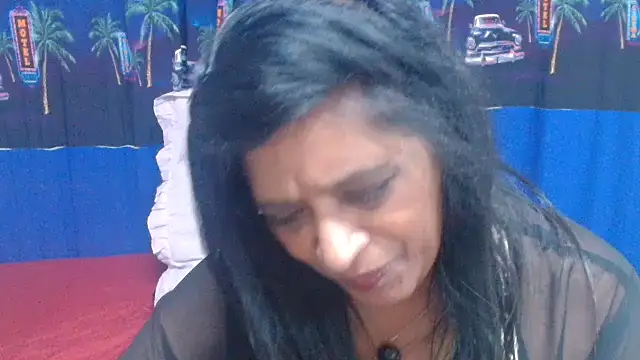 INDIANFUSION Adlı Modelin Canlı XXX Sohbeti