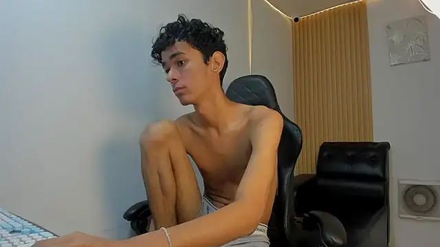 Chat XXX en directo de Hideaky_boycum