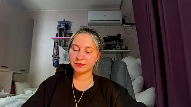 VelvetPinnick élő XXX-chatje