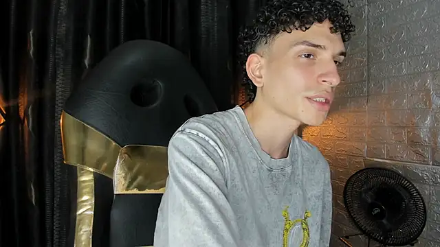 DAMIAN_22n Live XXX chat