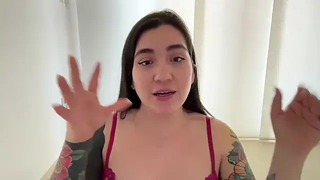 Онлайн чат XXX KathiaJenner
