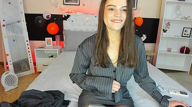 JulietaaShy's Live XXX Chat