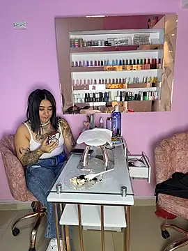 Nails_Lucia: онлайн-секс-чат