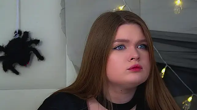 CrystalLyons' Live XXX Chat