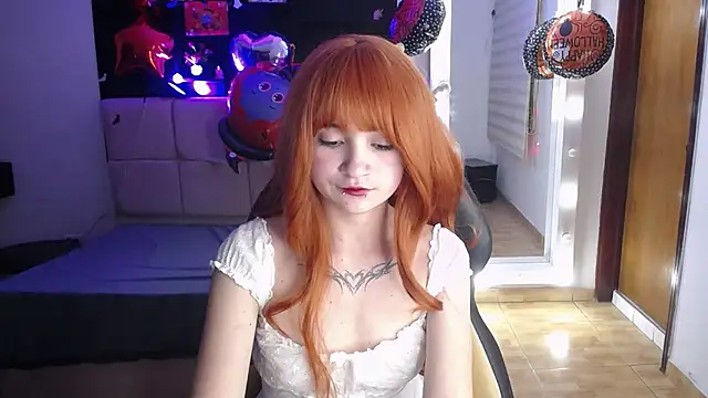 _Charlotte_Collins_'s Live XXX Chat