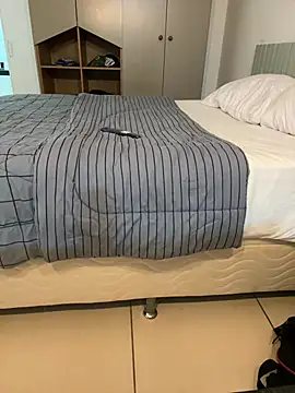 AlphaHunkDaddy Live XXX-chat