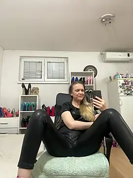 Iris_Pitts_'s Live XXX Chat