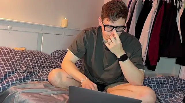 daniel-below's Live XXX Chat