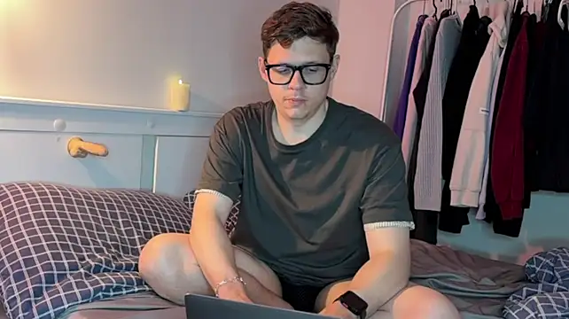 daniel-below – Naživo XXX chat