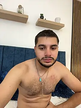 Онлайн чат XXX AmadeoWild