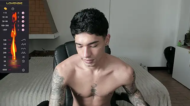 Damon__333 Adlı Modelin Canlı XXX Sohbeti