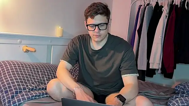 daniel-below Adlı Modelin Canlı XXX Sohbeti