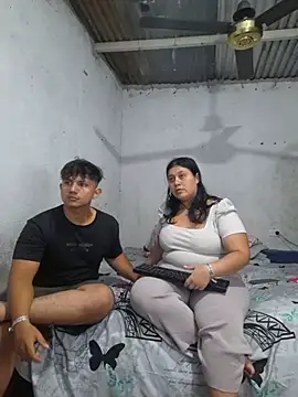 ParejaCurvy20 Chat XXX live