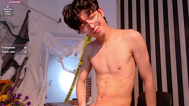 Twink_Sebas7: онлайн-секс-чат