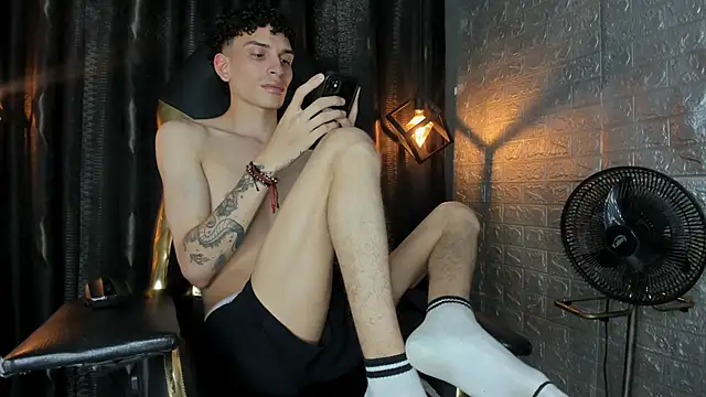 DAMIAN_22's Live XXX Chat