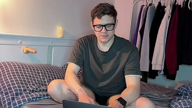 daniel-below's Live XXX Chat