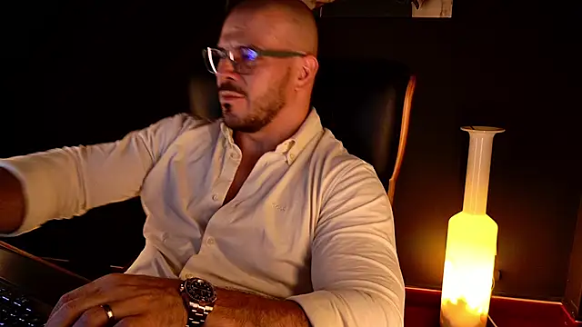 دردشة AngeloEric الجنسية المباشرة