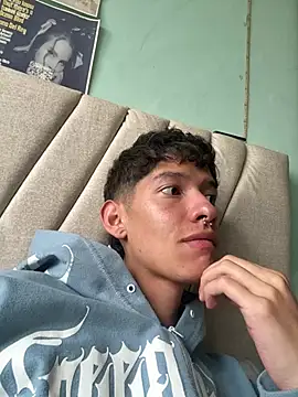 Chat +18 de heyy_noah11 ao vivo