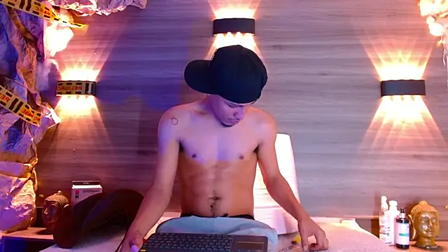 צ'אט XXX בשידור חי של Camilo_Contreras1