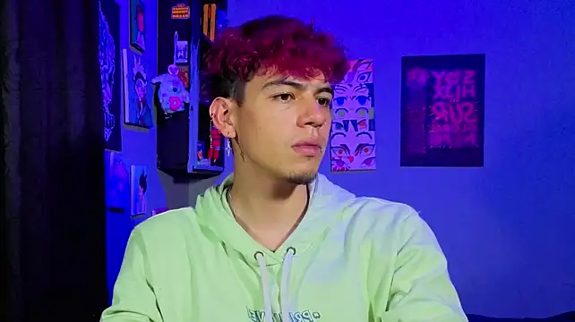 MikeyKuro Chat XXX in diretta